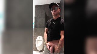 Busting my nut out in the open in a public bathroom in Madrid