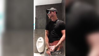 Busting my nut out in the open in a public bathroom in Madrid