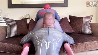 Sucking Spider-Man off - Gay Porn Video