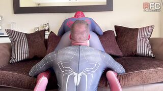 Sucking Spider-Man off - Gay Porn Video