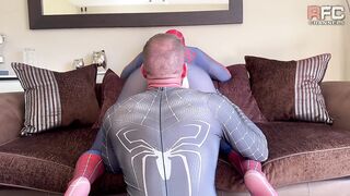 Sucking Spider-Man off - Gay Porn Video