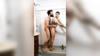 Fudendo no banho Milo Galician e Simon Montana - Gay Porn Video