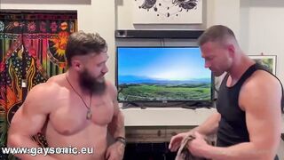 Scott Holliday  Get fucked while massaging - Gay Porn