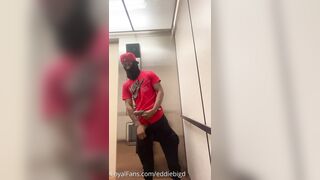 EddieBigD - Getting caught in The Elevator - Gay Porn