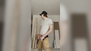 OnlyXXXGuys - Pulled out my cock on the job and things got out hand says  leolouis0