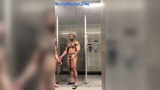 vegas muscle and jarret moon fool around in the gym showers