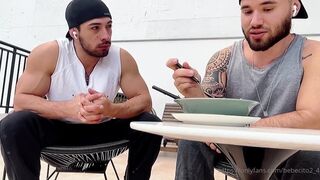 Lowi devorou o cuzinho de Mike Bebecito - Gay Porn Sex